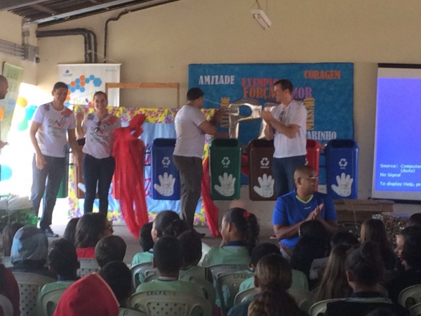 Dia C | Escolas municipais são contempladas com lixeiras seletivas