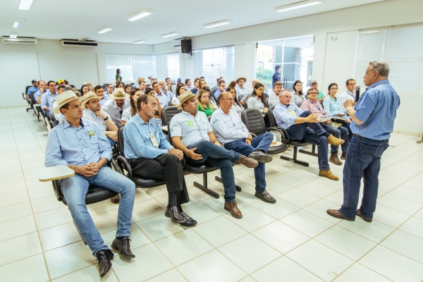 Ex-ministro Roberto Rodrigues fala do papel do cooperativismo para a democracia