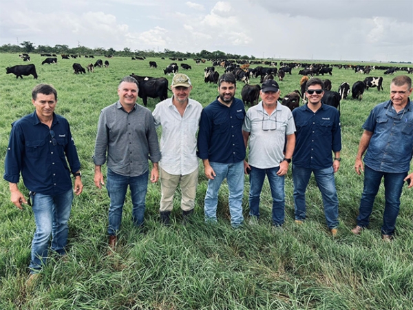 Comitiva da Cooperfarms visita a Leitíssimo e destaca inovação e qualidade na produção leiteira