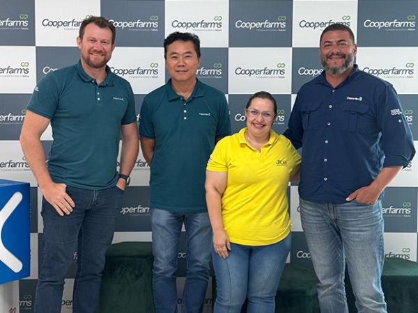 Na foto, o diretor executivo, André de Oliveira, o diretor comercial Rubens Shigueo, Evely Sampaio, Gerente geral - JCO Bioprodutos e o analista de mercado de fertilizantes, Jeimes Arruda.