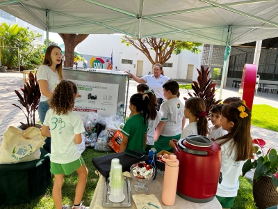 Projeto Reembolsa participa da Feira das Nações, do colégio CMO