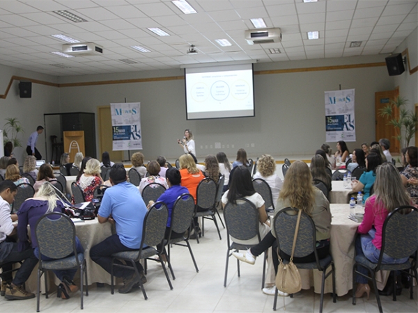 Encontro cooperativista discute implantação de Núcleo Regional de Mulheres do Agro