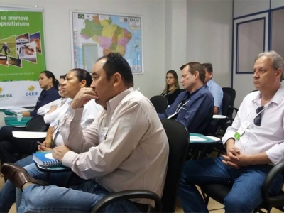 Colaboradores participam de workshop sobre condução de assembleias