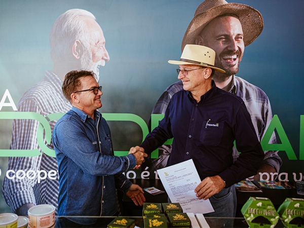 Cooperfarms e CoopGNP firmam parceria de intercooperação na área de logística