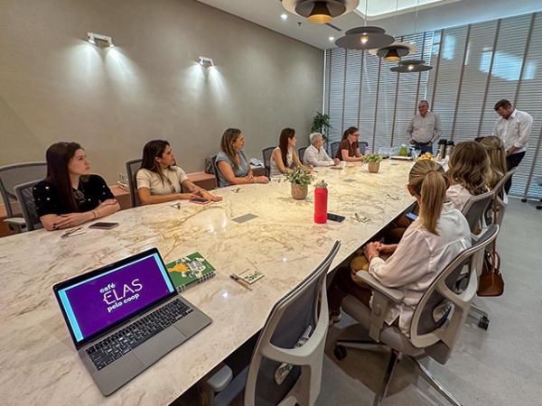 Cooperfarms inicia agenda institucional na nova sede com encontro para fortalecimento da participação feminina